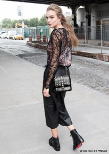 josephine-skriver-street-style-2017-232261-1504530696094-image.970x0c.jpg