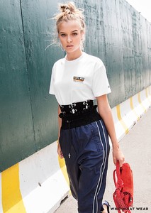 josephine-skriver-street-style-2017-232261-1504530701448-image.970x0c.jpg