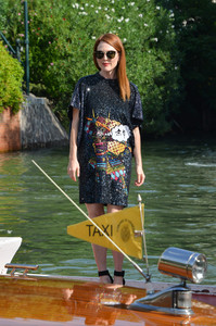 julianne-moore-arriving-at-the-74th-venice-film-festival-9217-11.jpg