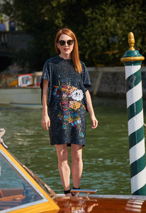 julianne-moore-arriving-at-the-74th-venice-film-festival-9217-14.jpg