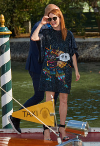 julianne-moore-arriving-at-the-74th-venice-film-festival-9217-22.jpg