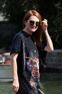 julianne-moore-arriving-at-the-74th-venice-film-festival-9217-3.jpg