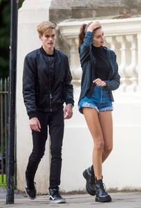 kaia-gerber-out-in-london-91717-21.jpg