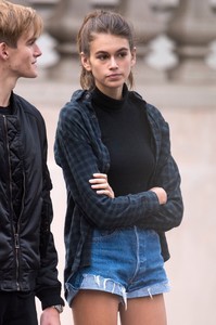 kaia-gerber-out-in-london-91717-25.jpg