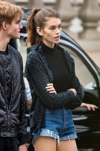 kaia-gerber-out-in-london-91717-30.jpg