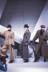 karl-lagerfeld-fw-1984-1.thumb.JPEG.006e0afb9a677e0f1ed6fb0378e053e3.JPEG