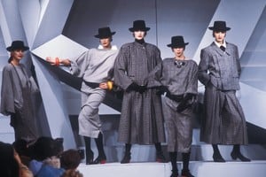 karl-lagerfeld-fw-1984-2.thumb.JPEG.b7847f4f9a88d6884abe63d6ff7ef5bf.JPEG