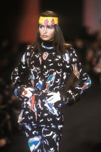 karl-lagerfeld-fw-1991-2.thumb.JPEG.56b16716e70262bb1c755924cd12a74f.JPEG