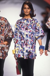 karl-lagerfeld-ss-1991-2.thumb.JPEG.0d8348a6561e7e60c257e1ea33d27825.JPEG