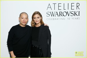 karlie-kloss-emily-rata-swarovski-paris-party-08.JPG