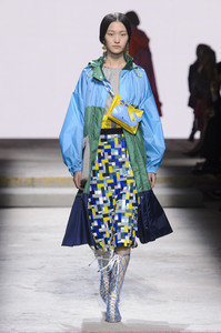 katrantzou-rs18-0175.thumb.jpg.55111365db45ab851611f575ca66d12c.jpg