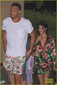 kendall-jenner-blake-griffin-grab-dinner-at-nobu-01.jpg