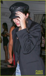 kendall-jenner-grabs-dinner-with-rumored-boyfriend-blake-griffin-05.jpg