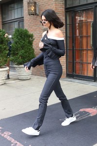 kendall-jenner-leaving-her-hotel-in-nyc-9817-19.jpg