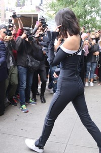 kendall-jenner-leaving-her-hotel-in-nyc-9817-21.jpg