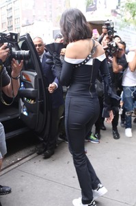 kendall-jenner-leaving-her-hotel-in-nyc-9817-23.jpg