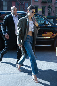 kendall-jenner-out-in-nyc-9717-10.jpg