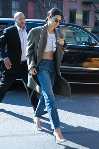 kendall-jenner-out-in-nyc-9717-8.jpg
