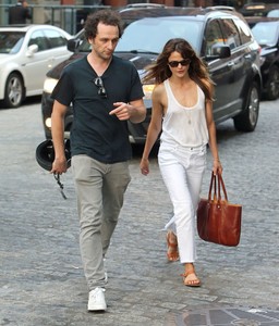 keri-russell-matthew-rhys-tribeca-nyc-09-05-2017-1.jpg