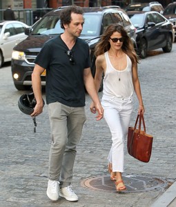 keri-russell-matthew-rhys-tribeca-nyc-09-05-2017-5.jpg