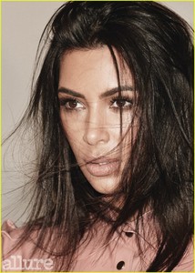 kim-kardashian-allure-october-2017-04.jpg