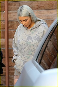 kim-kardashian-hits-the-studio-in-camo-01.jpg