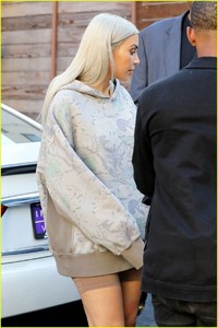 kim-kardashian-hits-the-studio-in-camo-03.jpg