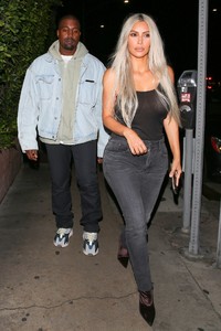 kim-kardashian-leaving-giorgio-baldi-restaurant-in-santa-monica-09-24-2017-5.jpg