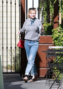 kirsten-dunst-out-and-about-in-la-92717-1.jpeg