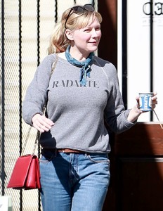 kirsten-dunst-out-and-about-in-la-92717-3.jpeg