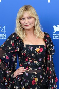 kirsten-dunst-quotwoodshockquot-photocall-at-the-74th-annual-venice-film-festival-9417-7.JPG