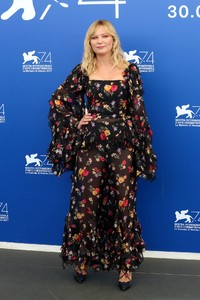 kirsten-dunst-quotwoodshockquot-photocall-at-the-74th-annual-venice-film-festival-9417-8.JPG