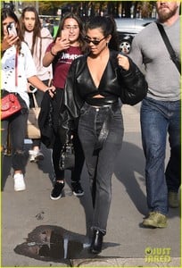 kourtney-kardashian-boyfriend-younes-bendjima-pack-on-the-pda-at-paris-soccer-game-08.jpg