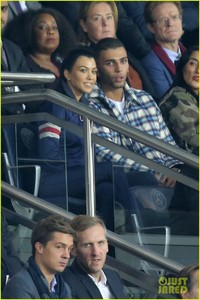 kourtney-kardashian-boyfriend-younes-bendjima-pack-on-the-pda-at-paris-soccer-game-09.jpg