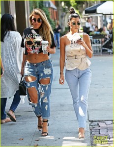 kourtney-kardashian-hangs-out-with-larsa-pippen-in-la-10.jpg