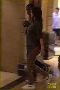 kylie-jenner-travis-scott-first-appearance-05.jpg
