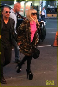 lady-gaga-christian-carino-bowling-date-01.jpg