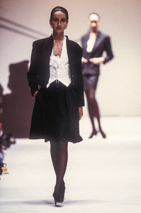 laura-biagiotti-fw-1989-1.thumb.jpg.341d171de43b4748c5b6c98844bd4fa4.jpg