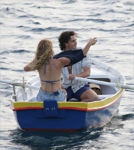 lily-james-filming-mama-mia-sequel-91217-18.jpg