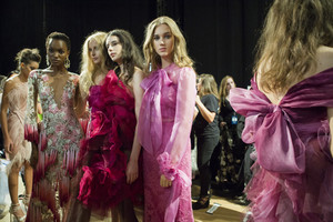 marchesa-bks-i-rs18-0303.thumb.jpg.e64fb1a31f49d7b991226431b031c45d.jpg