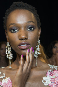 marchesa-bks-v-rs18-9714.thumb.jpg.ed0c5e91df4e04db60d9ac7da22dc2c0.jpg