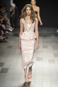marchesa-rs18-0939.thumb.jpg.830824df4c7ce9a2c0043057d93f94d0.jpg