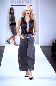 marithe-francois-girbaud-ss-1996-3.thumb.jpg.d7f01a047798567537c2663119e5a9f1.jpg