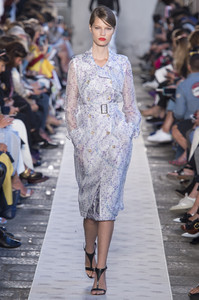 max-mara-rs18-0146.thumb.jpg.c363215672386fb1d046de85ce34e4fe.jpg