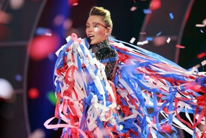 miley-cyrus-performance-at-iheartradio-music-festival-in-las-vegas-september-23-2017-7.thumb.jpg.929d5e7c5b1c45af82706dd13b3513e8.jpg