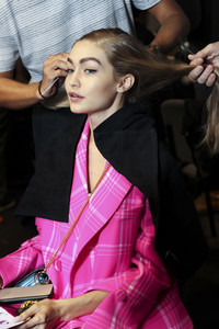 moschino-bks-s-rs18-0057.thumb.jpg.f0bda0ccf005bf9ccab76083d7e40d75.jpg