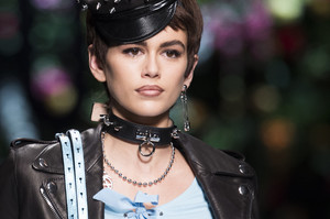 moschino-clp-rs18-8640.thumb.jpg.1a5444765057c0391eb2019dcf1a00f4.jpg