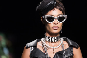 moschino-clp-rs18-8824.thumb.jpg.6fe33bf0ea2b598c3f7287cdc548b9f2.jpg