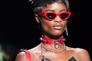 moschino-clp-rs18-8934.thumb.jpg.6a1bb19c8e5d55f655e0c2c50cf1650d.jpg