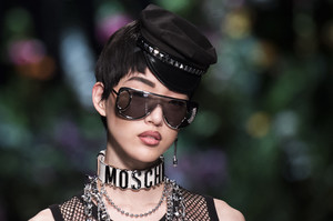 moschino-clp-rs18-9205.thumb.jpg.3c11300cb16ef606eb0113d0e52ae7ee.jpg